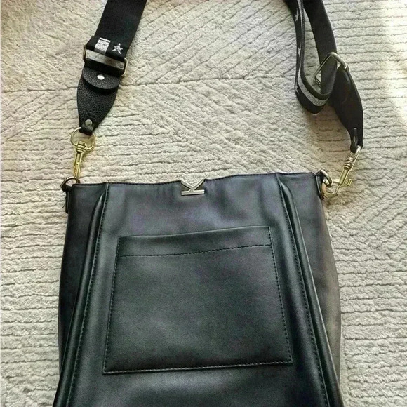 Calvin Klein black leather purse - Picture 2 of 10